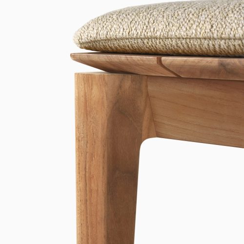 10383 Bokoutdoorbench137 teak Naturalfabric det2 cut HQ