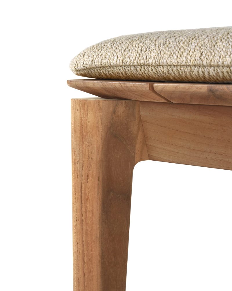 10388 Bokoutdoorbench162 teak Naturalfabric det2 cut HQ